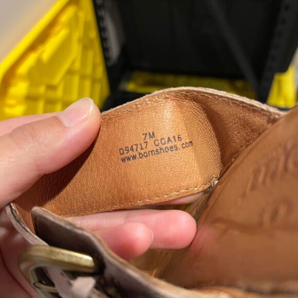 Born Leather Wedge Sandals Taupe Strappy Comfort Shoes Buckle Slip-On Slides 7M - Picture 7 of 7